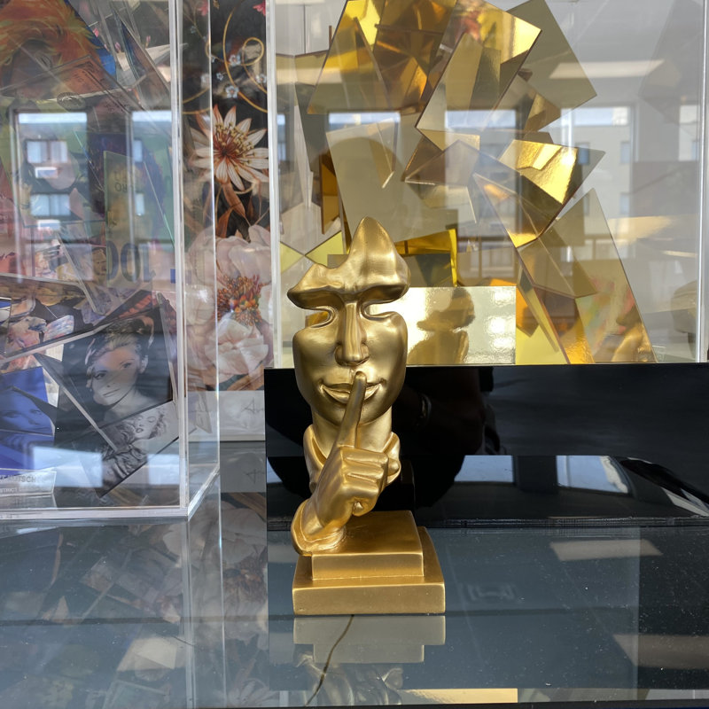 Sculpture Adam & Friends Home Silence Is Golden | 1 pièce, Or, H 8 po x l 3,5 po x P 3 po
