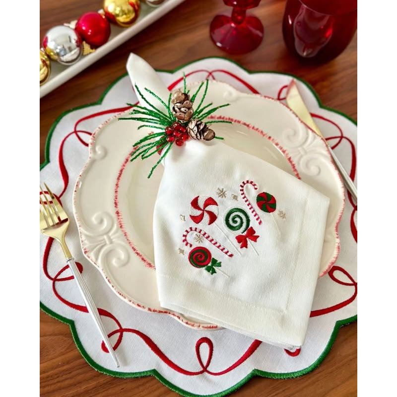 Ribbon Twirl Cotton Blend Scalloped Placemats, Red/Green