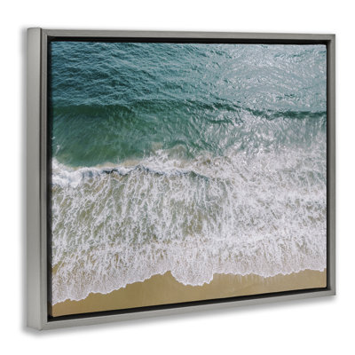«Coastal Sea Waves», art mural encadré par Justine Milton
