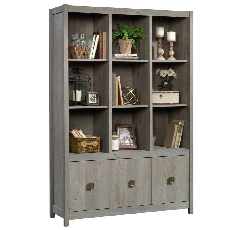 Armoire en bois avec tablettes de rangement réglables
