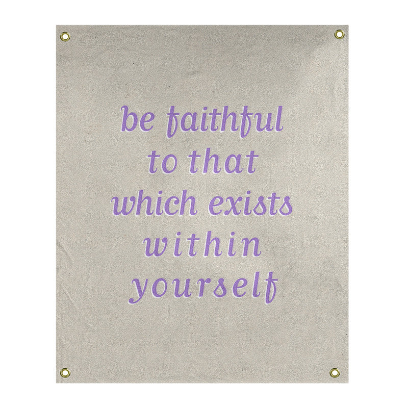 Tapisserie de polyester fidèle à votre quote, H 36 po x l 26 po, Blanc / mauve contrastant
