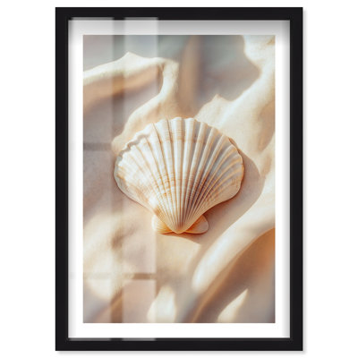 «Shell Silk Shadowbox Print Travel» par Notoriart, cadre noir, 11 x 16