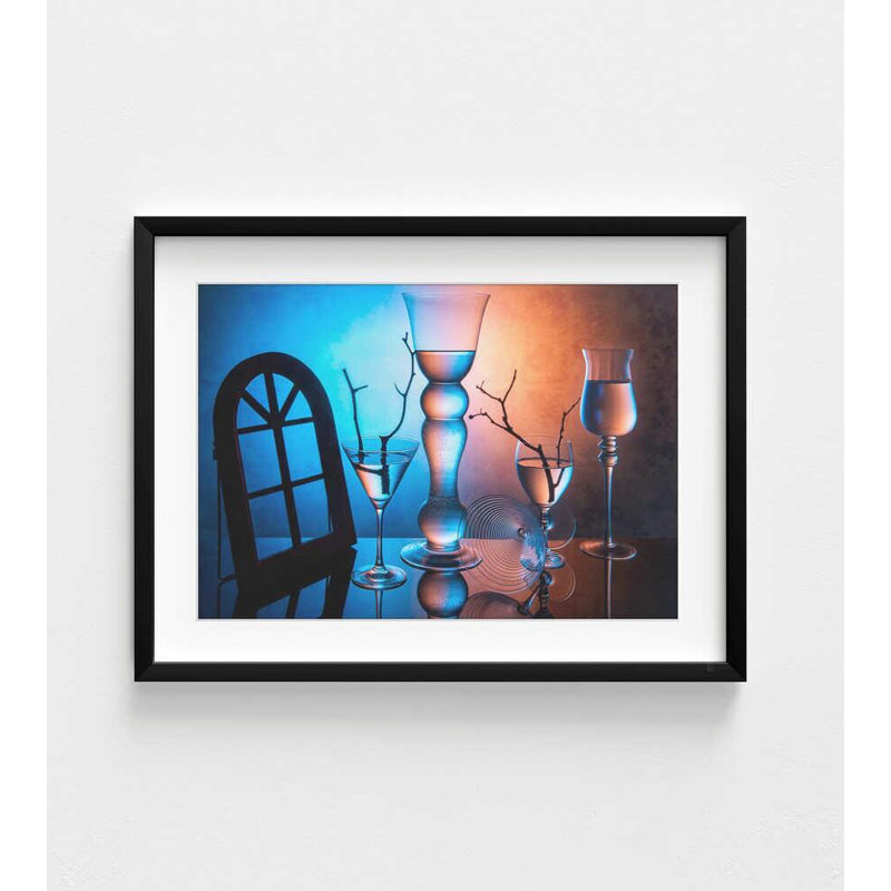 Verre et lumière - Photographie de nature morte contemporaine, H 36 po x l 48 po, Impression encadrée avec passe-partout