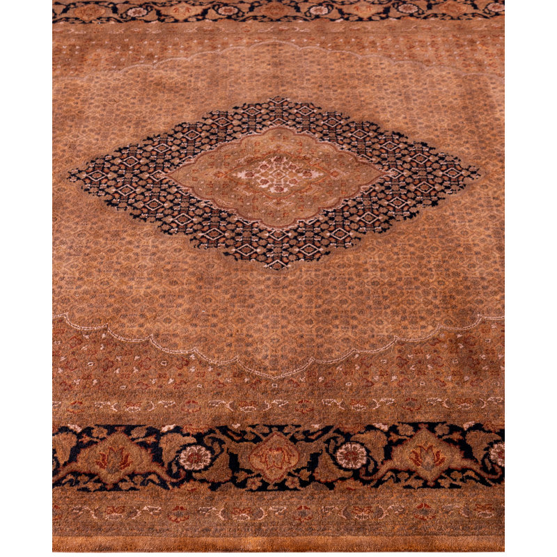 Tapis brun en laine noué à la main Carreon 6 pi 7 po x 9 pi 10 po Carreon