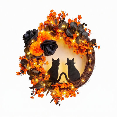 Couronne d'Halloween 45 cm, couronne artificielle pour porte d'entrée avec silhouettes de chats noirs, fleurs orange et noires et lumières DEL blanc chaud, décor rustique et effrayant pour mur, fenêtre ou porche.