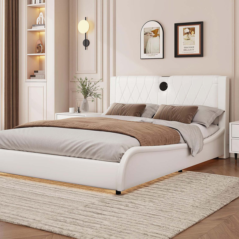 Lit plateforme tapissier en similicuir pleine grandeur de luxe avec tête de lit épaisse, haut-parleurs Bluetooth et lumière DEL RVB, aucun sommier nécessaire, blanc