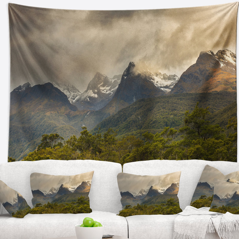 Tapisserie «Green Mountains Under Stormy Clouds», H 50 po x l 60 po