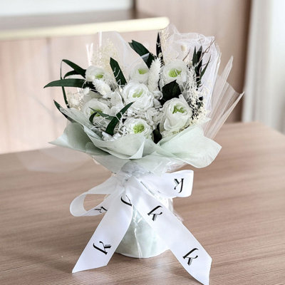 Bouquet préservé avec un feuillage luxuriant