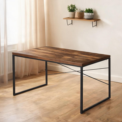 Bureau d'écriture en chêne patiné avec pieds en X noirs, surface de travail rectangulaire de 47 pouces, design polyvalent pour le bureau à domicile ou la salle à manger