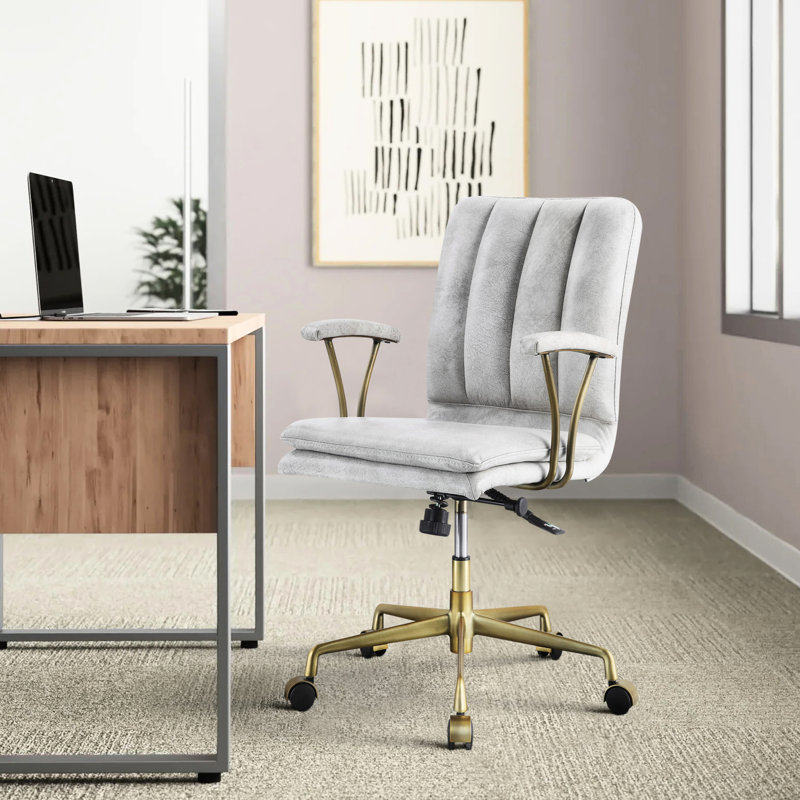 Chaise de bureau blanche élégante et rétro avec option de pivotement rembourré doux