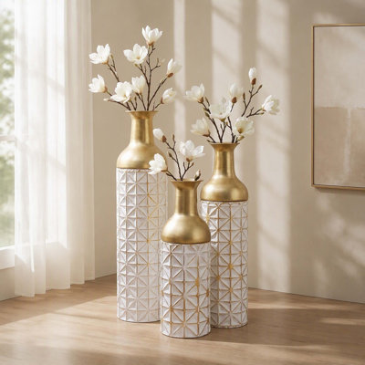 Ensemble de 3 vases de sol géométriques en métal texturé, grands vases sur pied de style campagne moderne or blanc, décor décoratif pour le salon et le vestibule