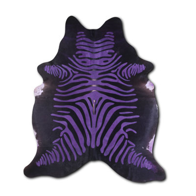 Tapis mauve sur fond noir