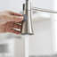 Robinet d'évier de cuisine contemporain en nickel brossé avec douchette extractible - élégant et efficace pour un débit d'eau stable-293634287