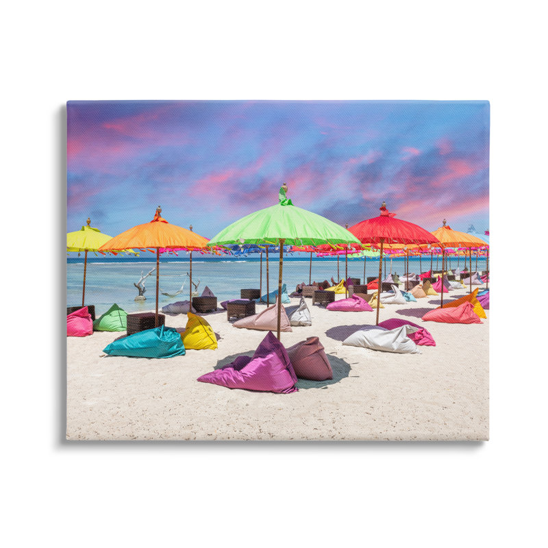 «Highland Dunes Beach Umbrellas On Shore On» par Silver Print, H 24 po x l 30 po x P 1,5 po