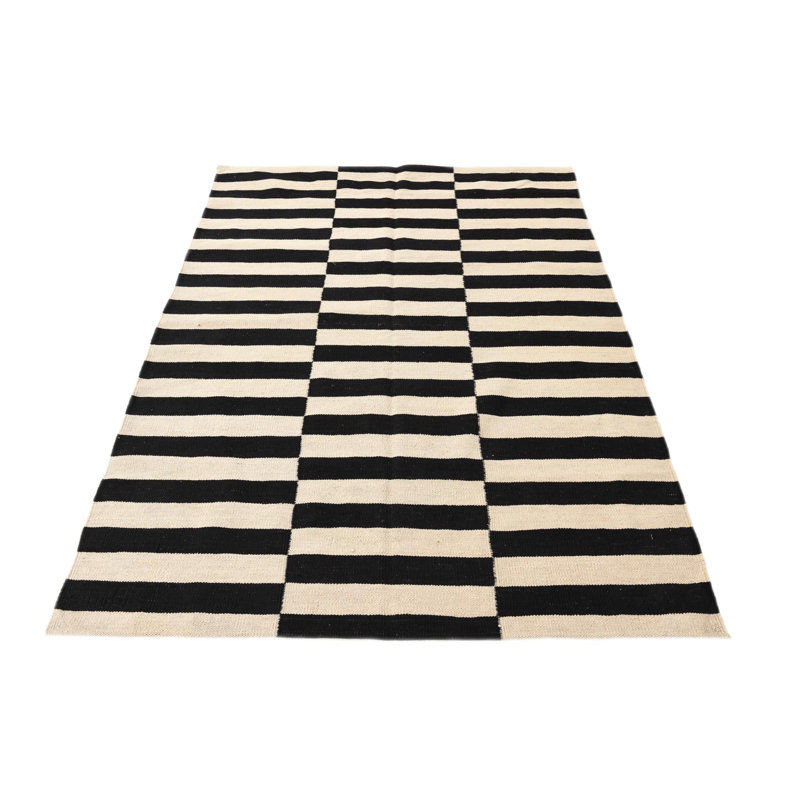 Tapis noir et blanc 4 pi x 6 pi