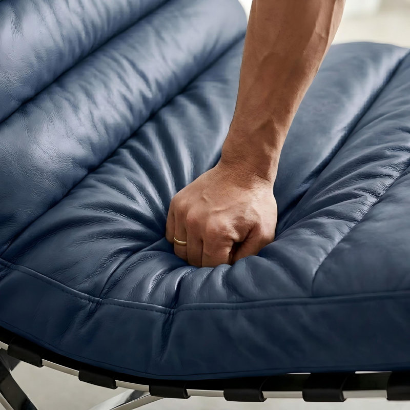 Fauteuil d'appoint capitonné en cuir véritable de 29,53 po de largeur avec cadre en acier inoxydable poli, Bleu