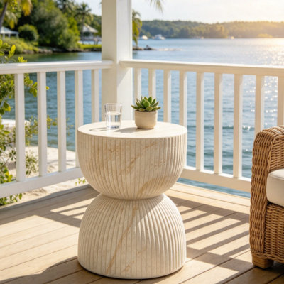 Table d'appoint extérieure en béton de 17,13 po de hauteur, table d'appoint décorative en forme de sablier avec finition en faux marbre, conception nervurée, aucun assemblage requis, fonctionne comme tabouret de jardin ou petite table basse d'extérie