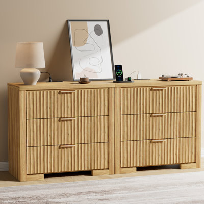 Table de chevet cannelée à 3 tiroirs pour chambre à coucher, table de chevet moderne en bois avec rangement et poignée en métal