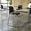 Tabouret empilable en plastique commercial avec dossier profilé et base traîneau-131217072