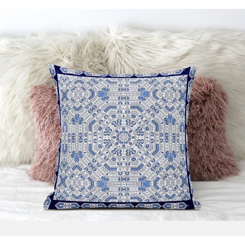 Coussin en suède avec fermeture à glissière Wreath Palace, 20 po x 20 po, Bleu / bleu marine