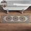 Tapis de bain en jacquard de polyester brun clair Custom House-571110789-571110796