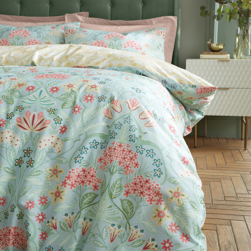 Art Deco Hydrangea Reversible 200 Thread Count Cot Cotton Floral Duvet Cover Set with Pillowcases Included