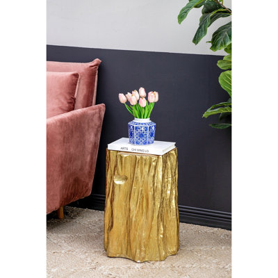 Le tabouret de tronc d'arbre doré de 13,5 po x 13 po x 20 po, magnésium doré antique et élégant, s'agence parfaitement au décor de salon, de bureau, de chambre à coucher et rend l'espace encore plus attrayant