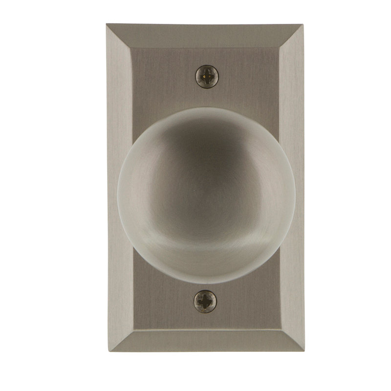 Plaque Studio avec bouton de porte New York, Nickel satiné
