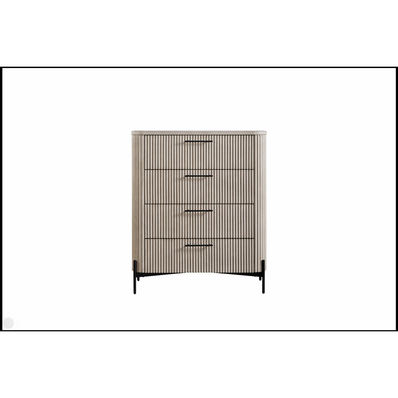 Commode à 4 tiroirs avec façades en roseaux et base en métal, idéale pour le rangement et l'organisation élégants dans n'importe quelle pièce