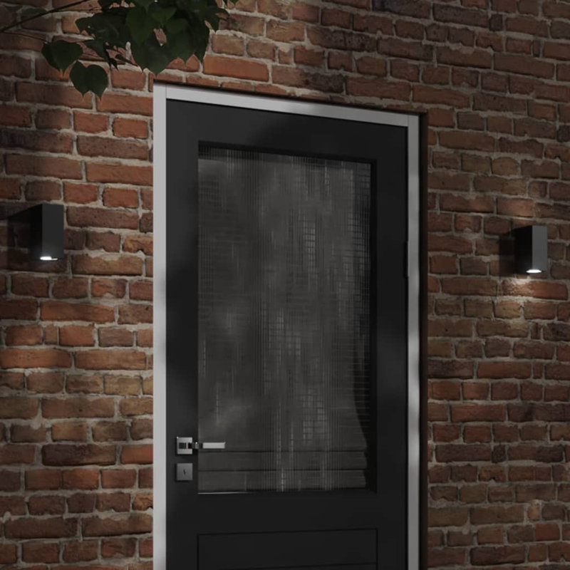Plug-in 1 Light Outdoor Wall Light