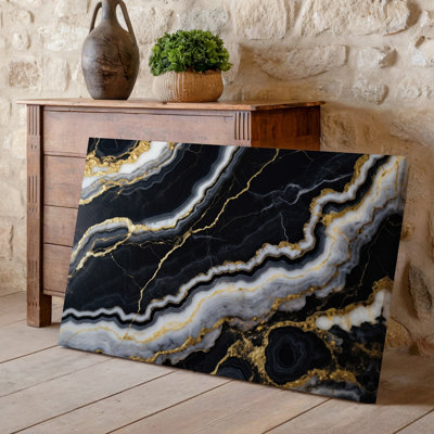 Toile vue de près d'une luxueuse texture de marbre avec art mural, riche base noire entrelacée de motifs tourbillonnants d'art sur toile blanche