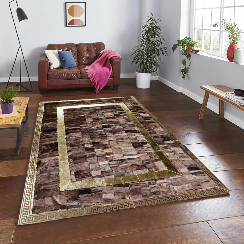 Tapis toscan brun en cuir fait à la main avec bordure dorée, Rectangle 9 pi 6 po x 13 pi 6 po