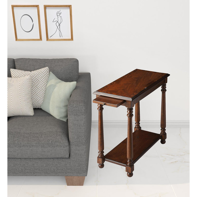 Table de bout rectangulaire en bois manufacturé 24 "avec tablette Castlewood