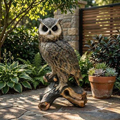 Statue de jardin hibou réaliste en résine résistant aux intempéries de 19 po de hauteur sur branche d'arbre pour décoration extérieure