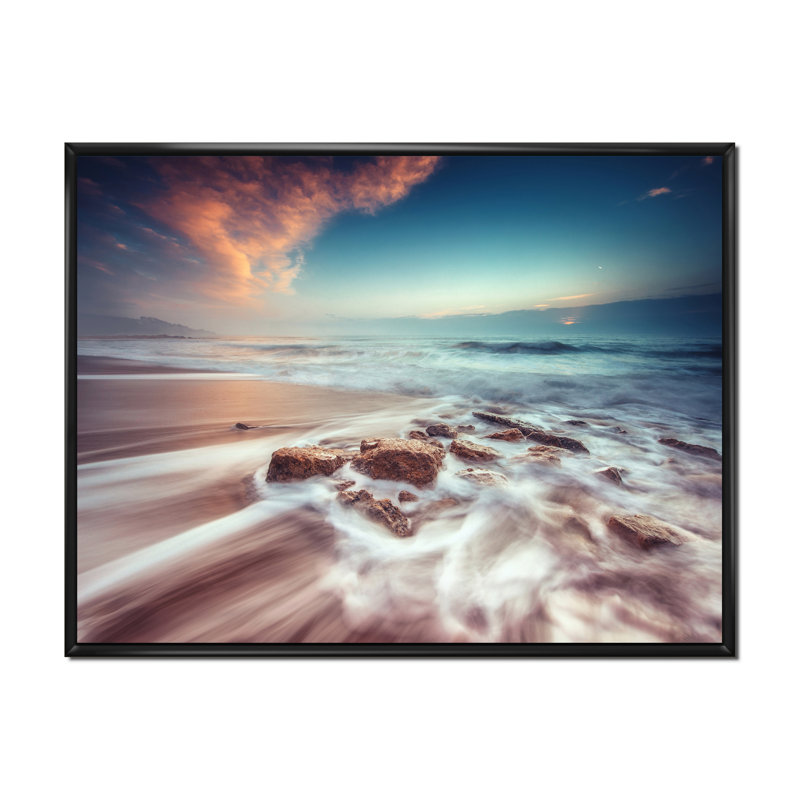 «Sunrise Over The Beach Waves Wash Stones», impression sur toile, H 16 po x l 32 po, Toile à cadre flottant noir