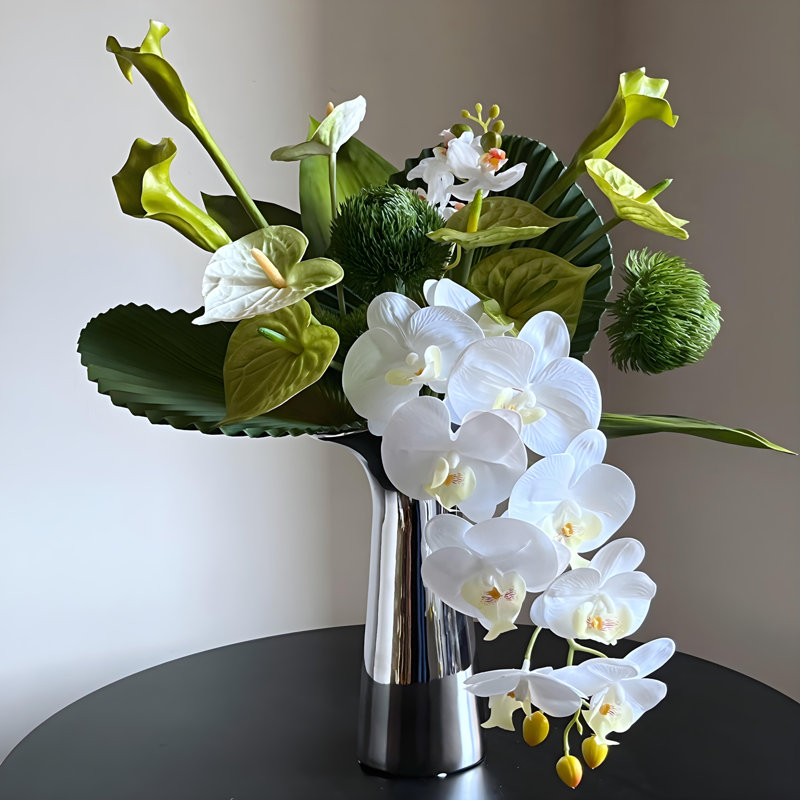 Ornements de fleurs simulées