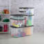 Bacs de rangement en plastique transparent 40 pte avec couvercle verrouillable Sterilite, gris (paquet de 24)