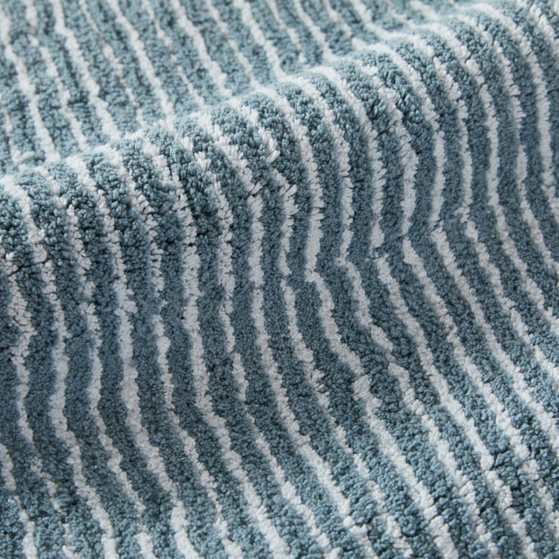 Tapis de bain 100% coton à fines rayures, Bleu pâle, 24 in x 17 in