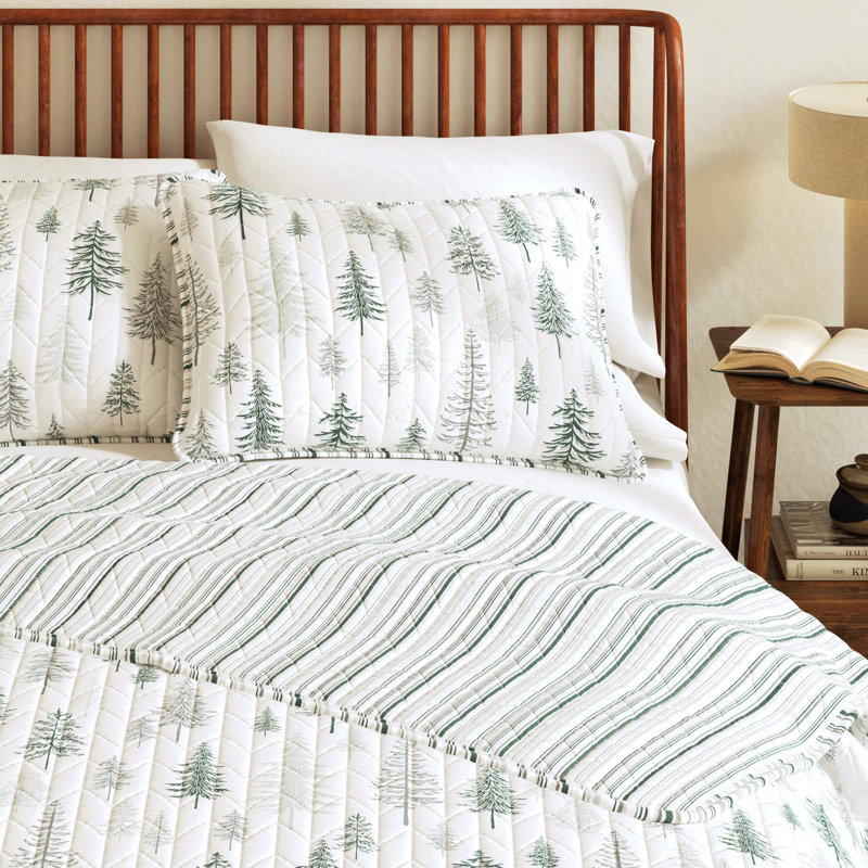 Lodge Woodland and Patchwork Reversible Microfiber Quilt Set, King/California King Quilt + 2 Shams, Gray / Green