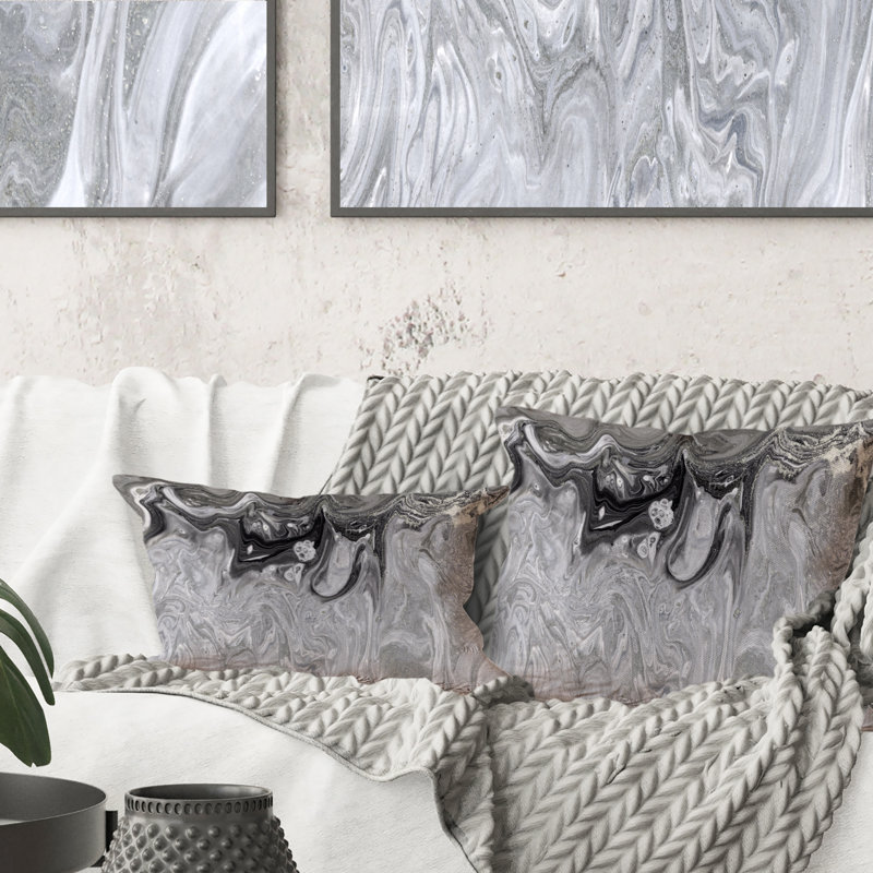 Coussin décoratif à imprimé abstrait gris et liquide, 16 po x 16 po