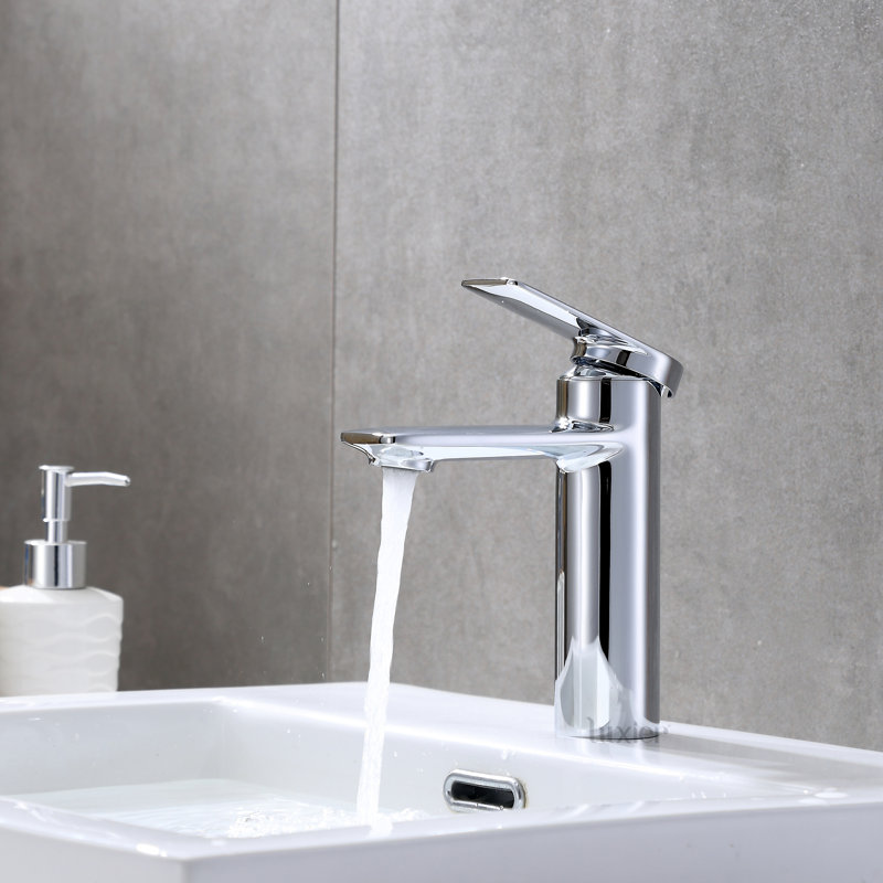 Single Hole Bathroom Faucet with Drain Assembly, Chrome
