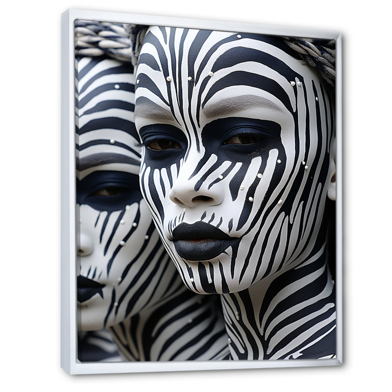 Décoration murale en toile «White Mursis Pride in Afrique» - Tribal africain, Cadre flottant blanc, 32" H x 24" W