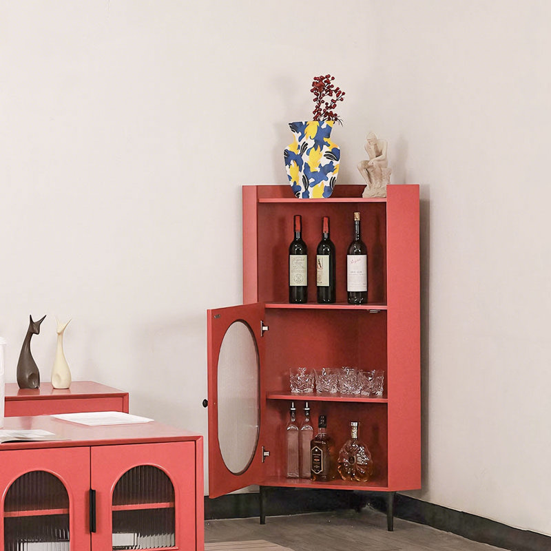 Armoire de coin moderne minimaliste rouge de 50,39 po, unité de rangement triangulaire, support à vin autoportant et tablette de présentation pour le salon