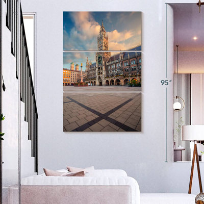 Masam Mary's Square Munich