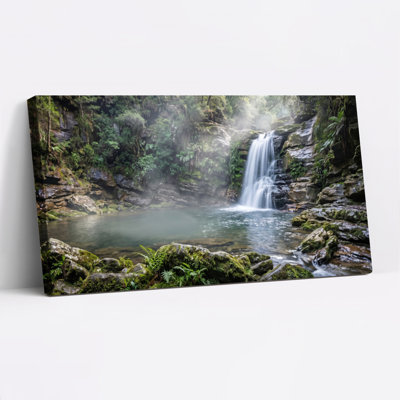 Ensemble de 1 tableau sur toile représentant une forêt avec cascade