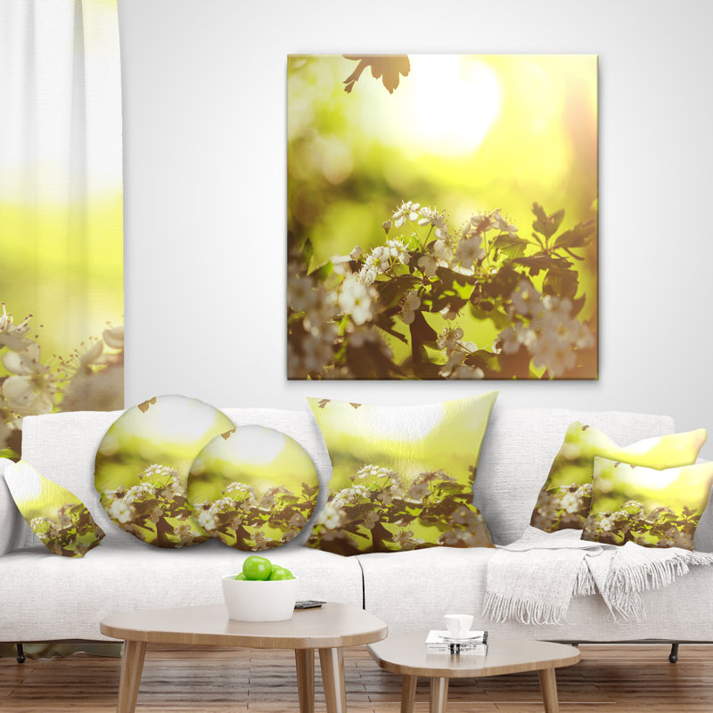 Fleur de cerisier sur fond vert - coussin à imprimé floral, 16 po x 1 po, Coussin décoratif