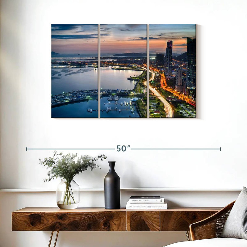 Sebbie Avenida Balboa, 24" H x 38" W