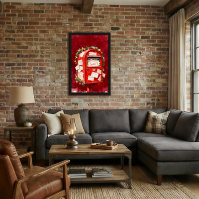 Boîte aux lettres de Noël rouge avec lettres et couronne de Noël