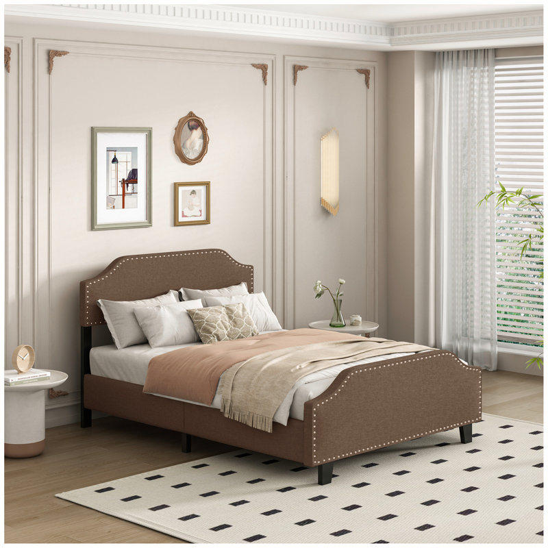 Structure de lit tapissier pour grand lit, lit plateforme avec tête et pied de lit incurvés, structure en métal avec support à lattes de bois, hauteur de la tête de lit réglable, pas de sommier tapissier nécessaire, chocolat