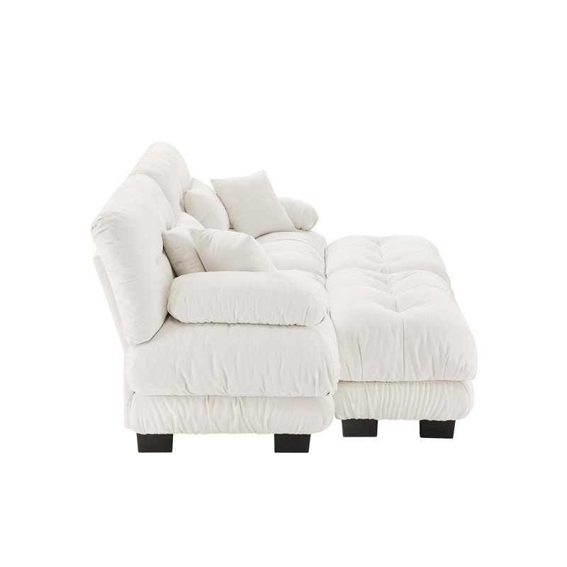Canapé confortable en chenille avec plusieurs coussins et repose-pieds pour le salon
